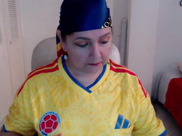 leonela-68 live cam on BongaCams