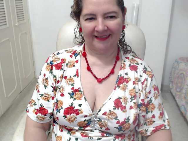 leonela-68 live cam on BongaCams