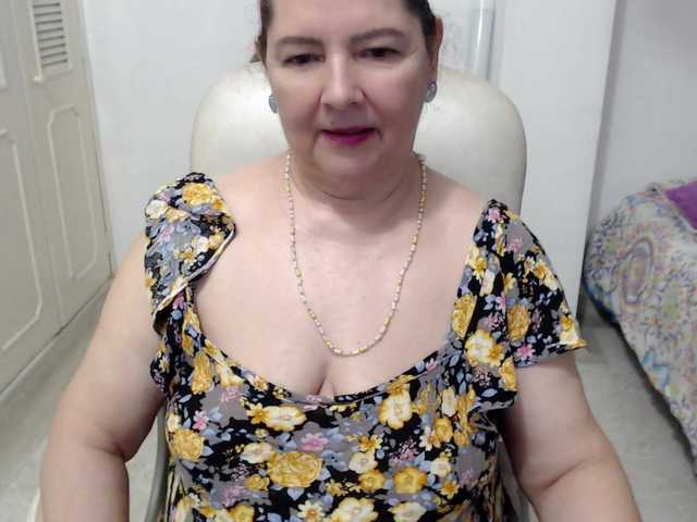 leonela-68 live cam on BongaCams