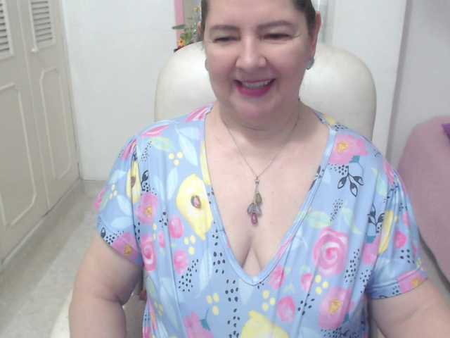 leonela-68 live cam on BongaCams