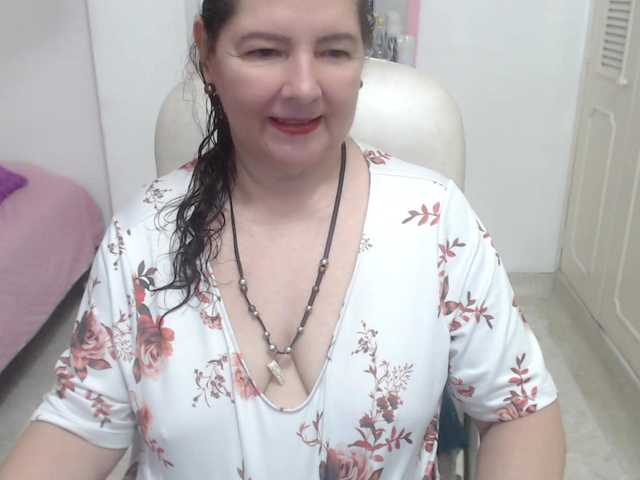 leonela-68 online