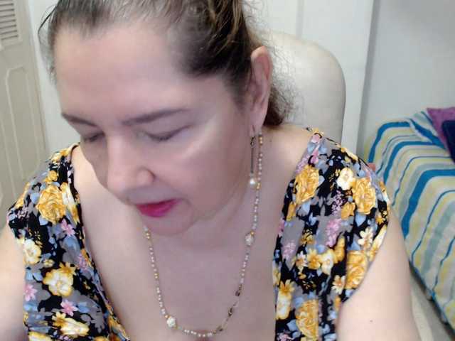 leonela-68, en directo ahora en BongaCams