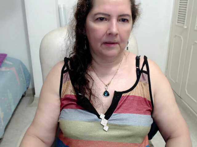 leonela-68 live cam on BongaCams