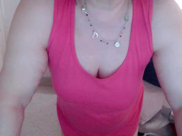 leonela-68 live cam on BongaCams