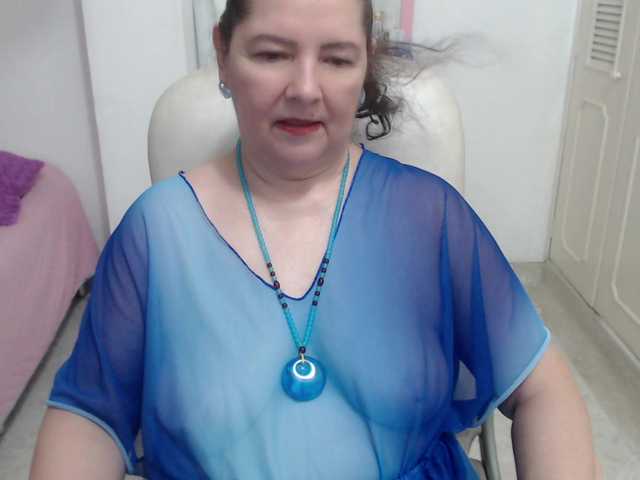 leonela-68 live cam on BongaCams