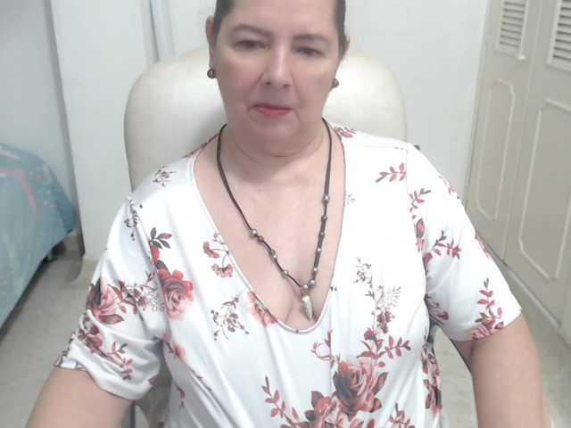 leonela-68 cam belle
