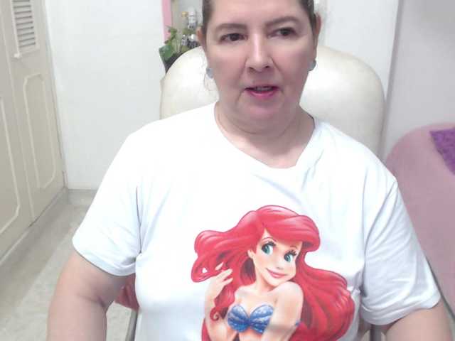 leonela-68 live cam on BongaCams