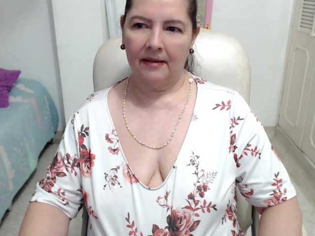 leonela-68 live cam on BongaCams