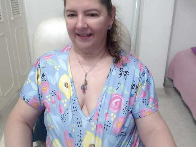 leonela-68 live cam on BongaCams