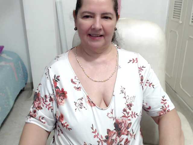 leonela-68 live sex show