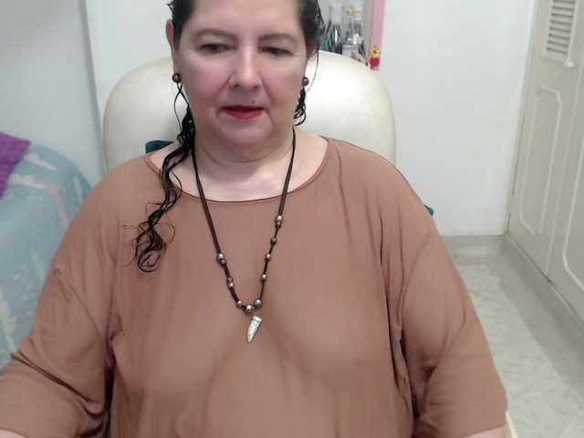 leonela-68 live cam on BongaCams