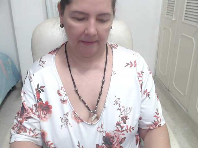 leonela-68 live cam on BongaCams