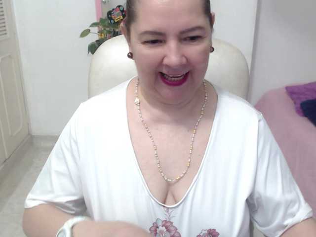 leonela-68 live cam on BongaCams