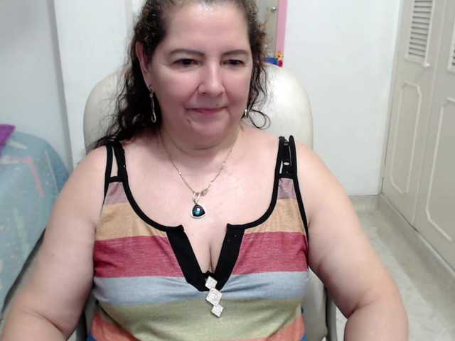 leonela-68 live cam on BongaCams