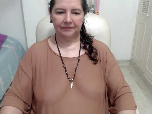 leonela-68 live cam on BongaCams