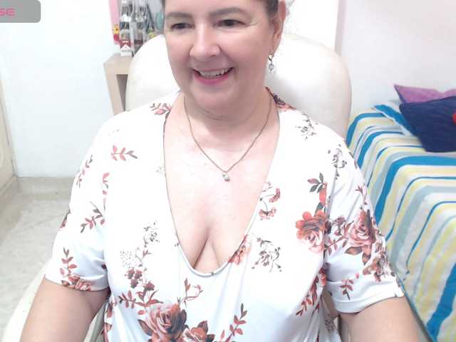 leonela-68 live cam on BongaCams