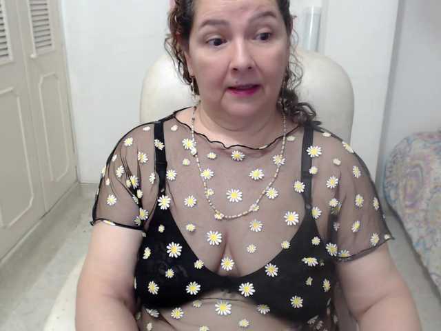 leonela-68 live cam on BongaCams