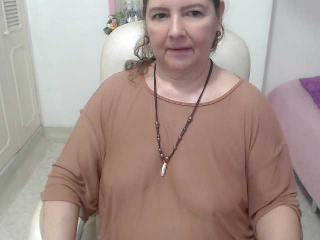 leonela-68 live cam on BongaCams
