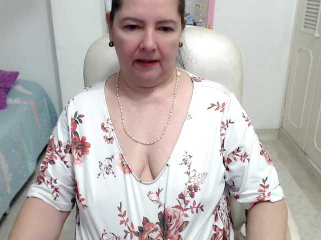 leonela-68 live cam on BongaCams