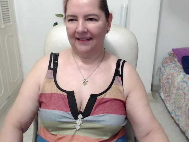 leonela-68 live cam on BongaCams