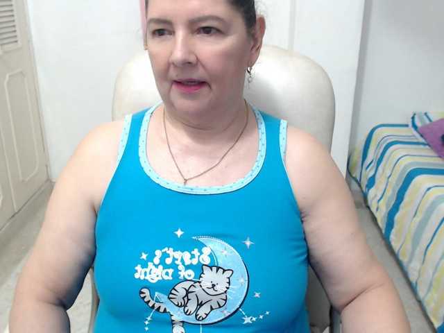 leonela-68 live cam on BongaCams