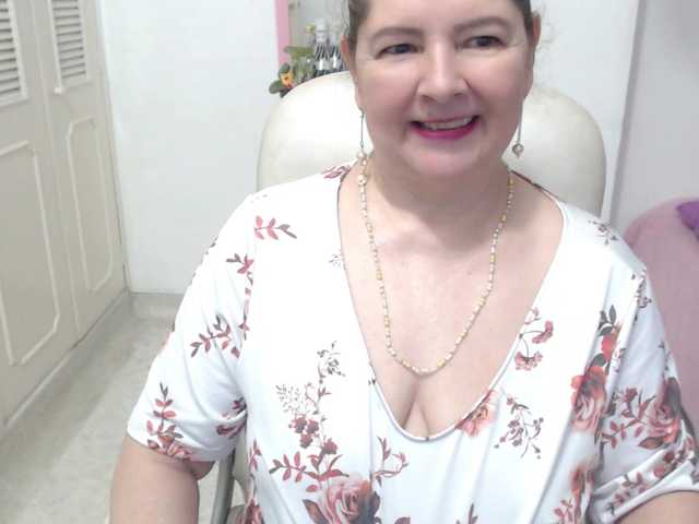 leonela-68 live cam on BongaCams