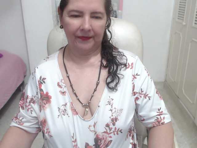 leonela-68 live cam on BongaCams