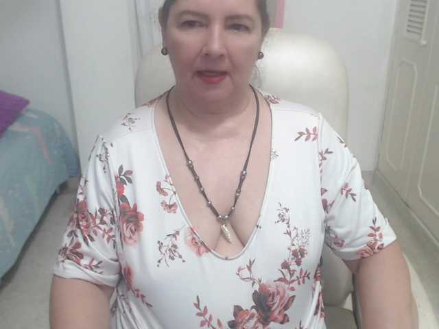 leonela-68 live cam on BongaCams