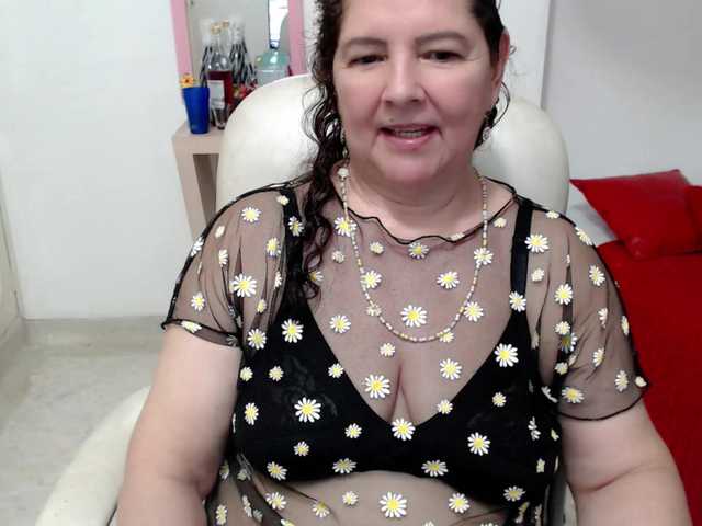 leonela-68 live cam on BongaCams