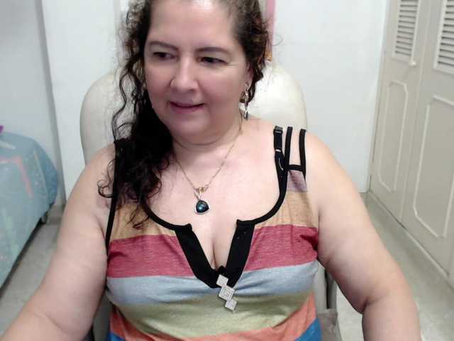 leonela-68 cam belle