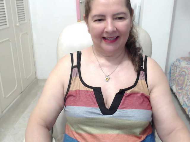 leonela-68 live cam on BongaCams