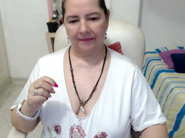 leonela-68 live cam on BongaCams