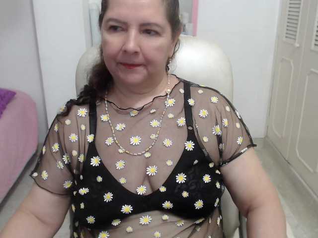 leonela-68 live cam on BongaCams
