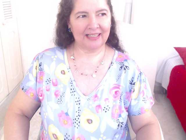 leonela-68 live cam on BongaCams