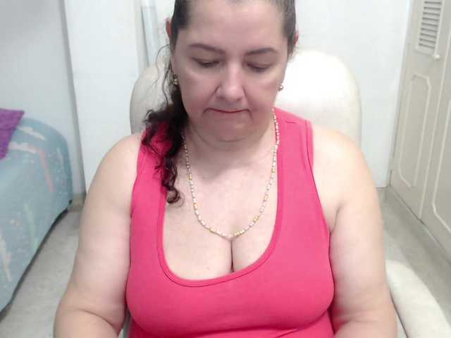 leonela-68 live cam on BongaCams