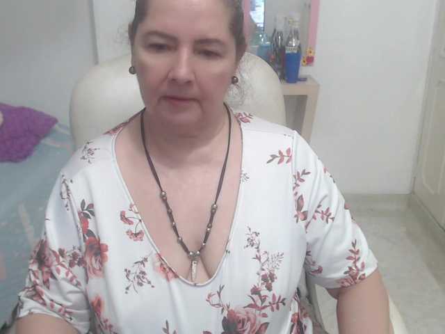 leonela-68 online