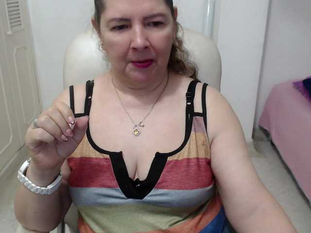 leonela-68 live cam on BongaCams