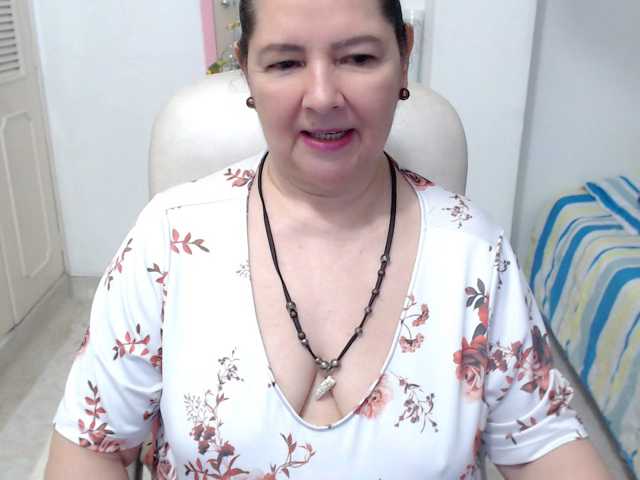 leonela-68 live cam on BongaCams