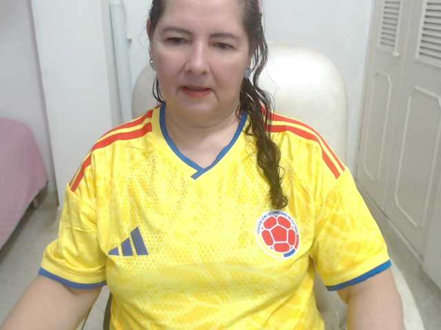 leonela-68 live cam on BongaCams