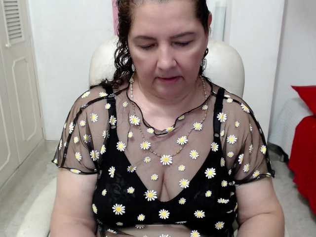 leonela-68 live cam on BongaCams
