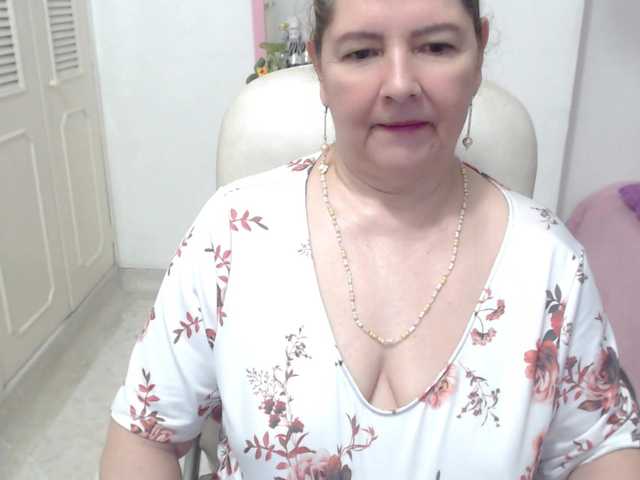 leonela-68 live cam on BongaCams