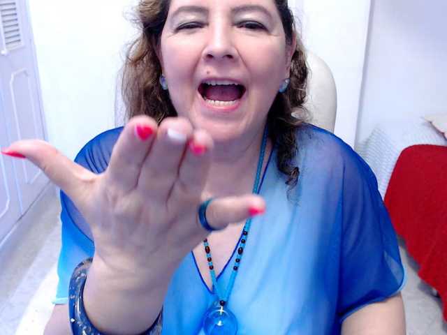 leonela-68 live cam on BongaCams