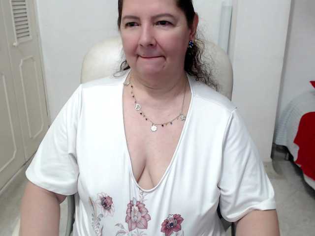 leonela-68 live cam on BongaCams