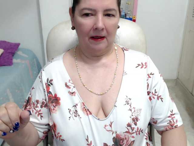 leonela-68 live cam on BongaCams