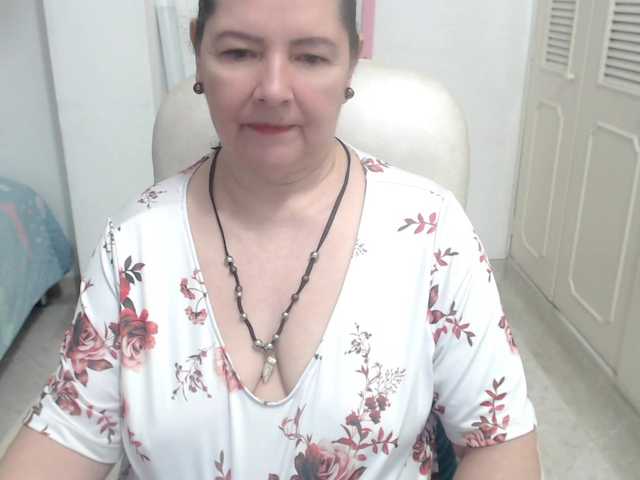 leonela-68 live cam on BongaCams