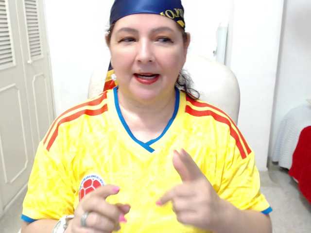 leonela-68 live cam on BongaCams