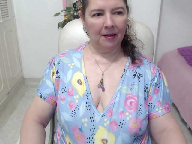 leonela-68 live cam on BongaCams