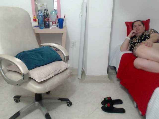 leonela-68 live cam on BongaCams