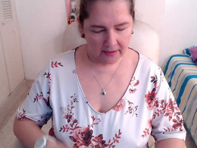 leonela-68 live cam on BongaCams
