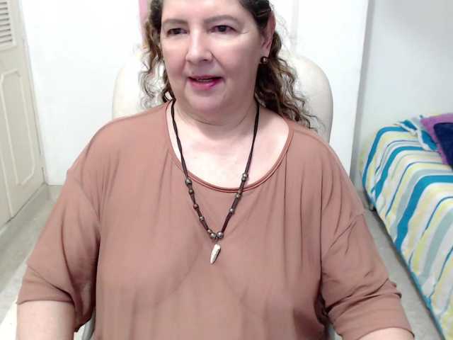 leonela-68 live cam on BongaCams